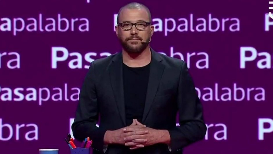 Julián Elfelbein, animador de “Pasapalabra”. (Foto: Chilevisión). 